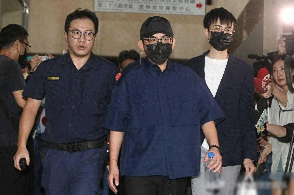 黄子佼持有未成年不雅片，本人发声道歉：错了就是错