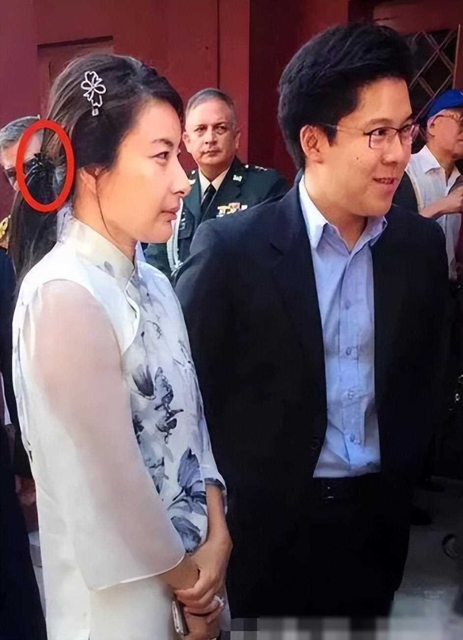 “夫妻本是同林鸟”，抱歉的是，这一次连霍启刚也无力再救郭晶晶