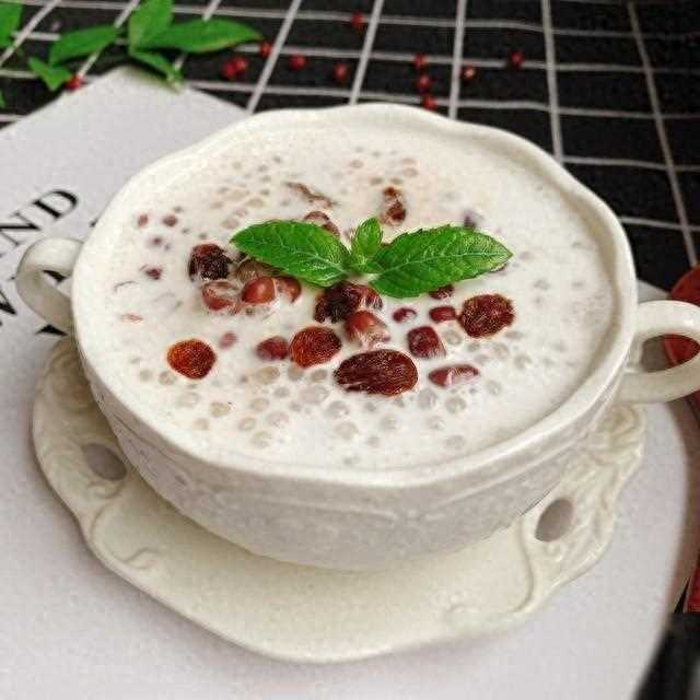 哪怕你和女人感情再好，一旦发现她有这些行为，马上分手