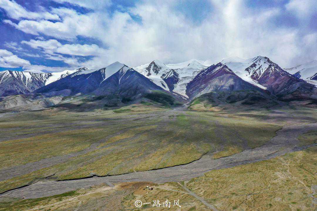 青海省最美的109公路，昆仑山雄伟壮丽，传说山上有另一个世界