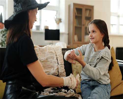 替人用“花呗”套现非法获利，绍兴两男子被判刑