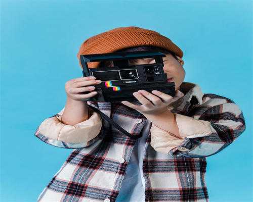 杭州热电副总经理高鹏离任，年龄51岁在公司董事和高管中排6/14，薪酬81万元在董事和高管中排3/5