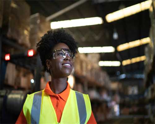 富滇银行女支行长骗5800万 银行不赔两受害人吞黄连