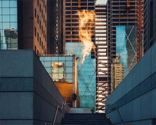 现货黄金遭遇回撤：跌破2350大关，美联储鹰派言论与地缘政治缓和影响市场情绪