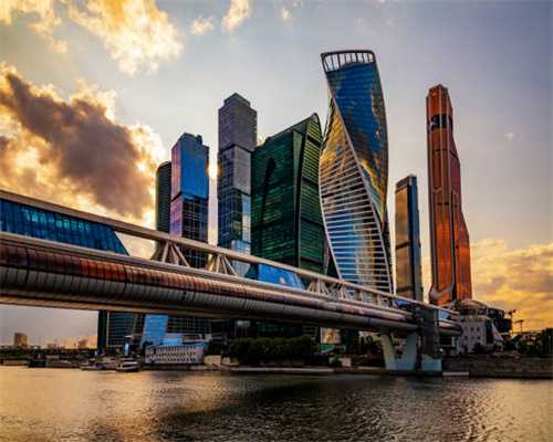 南华金融：恒指创十年高 料3万点争持