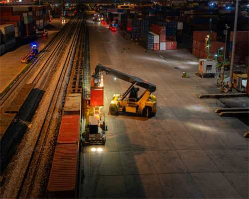 首饰金价格逼近每克700元，黄金基金ETF（518800）涨0.8%，近10日净流入额超2.9亿元